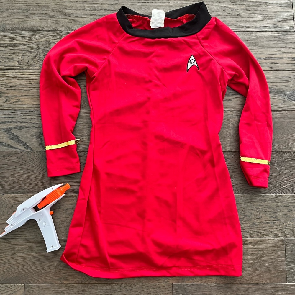 Official UHURA Star Trek costume and blaster